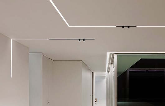 FLOS Running Magnet-image